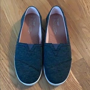 Gently used TOMS Avalon 7.5